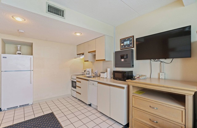 Cozy 1 BR Oceanfront