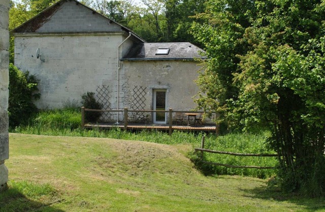 Cozy 19th-Century Cottage with Riverside Terrace, Near Azay-le-Rideau, Modern Amenities Included