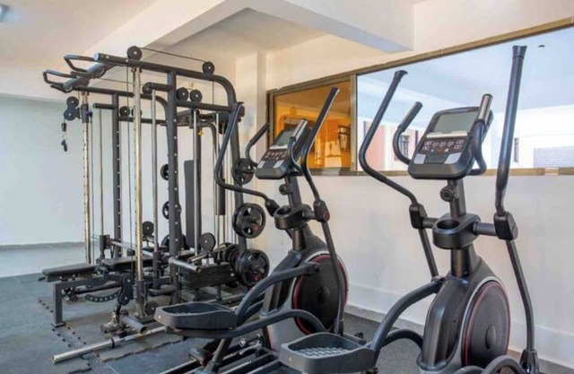 Cozy 1Bdr with gym and golf simulator ,Yaya center