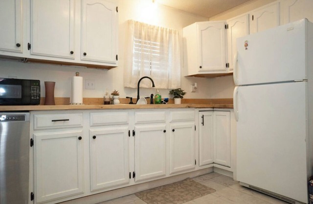 Cozy 2 Bed 1 Bath Near Downtown & Beaches