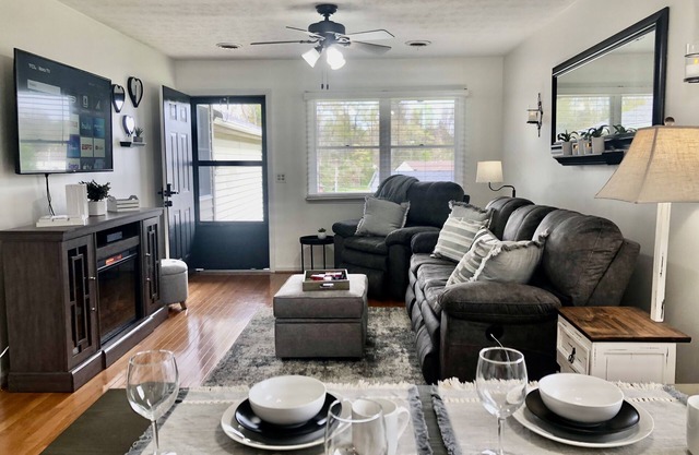 Cozy 2 Bed 2 Bath 2 cot minute from Va Creeper Trail Bristol Speedway Hard Rock