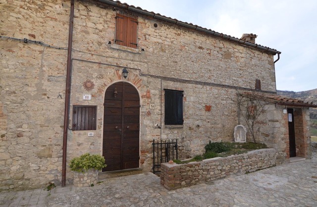 Cozy 2-Bed Apartment, Petrella