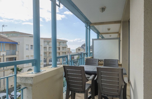 Cozy 2-Bedroom Apartment with Sea View, Balcony, Pool, Tennis, and Private Parking Near Beach
