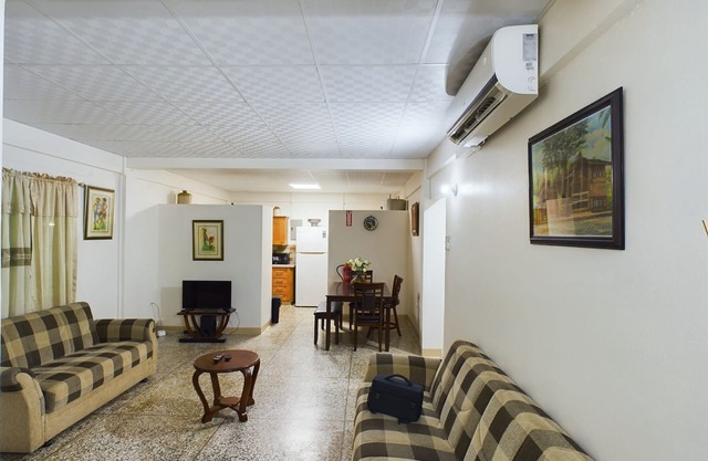 Cozy 2-bedroom apartment in St. Ann's. Fully Air-Conditioned with WiFi