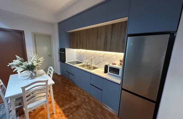 “Cozy 2-Bedroom Apartment, 15 Mins to Tirana Center, Perfect for Work & Leisure”