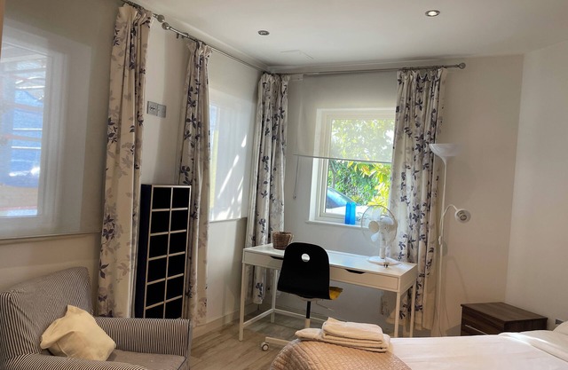 Cozy 2-bedroom apartment in welcoming London with WiFi