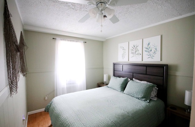 Cozy 2-bedroom bungalow in peaceful Coloma, close to beaches