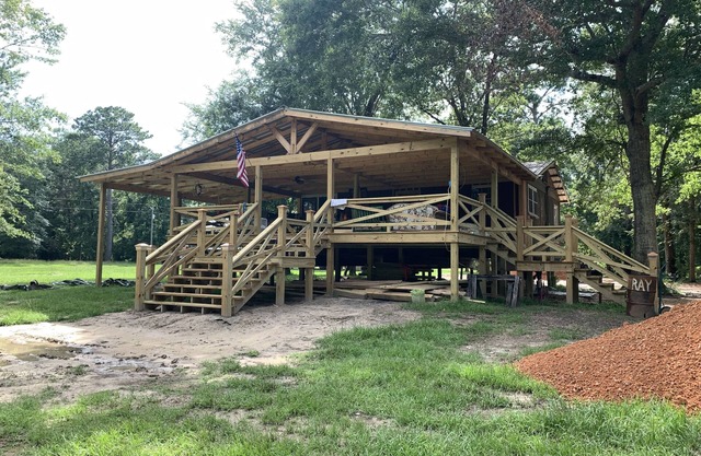 Cozy 2-bedroom cabin with AC on the Pearl River in Angie. LA