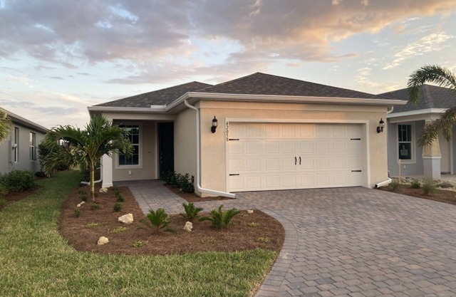 Cozy 2-bedroom home in Edgewater, gated with community pool in Babcock Ranch FL