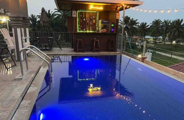 Cozy 2-bedroom hotel in amazing Tela with AC, WiFi