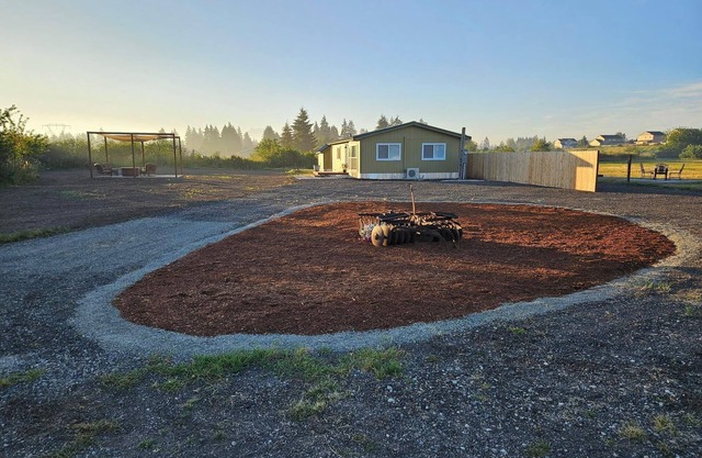 Cozy 2-bedroom on 10 acres with WiFi, AC in wonderful Yelm