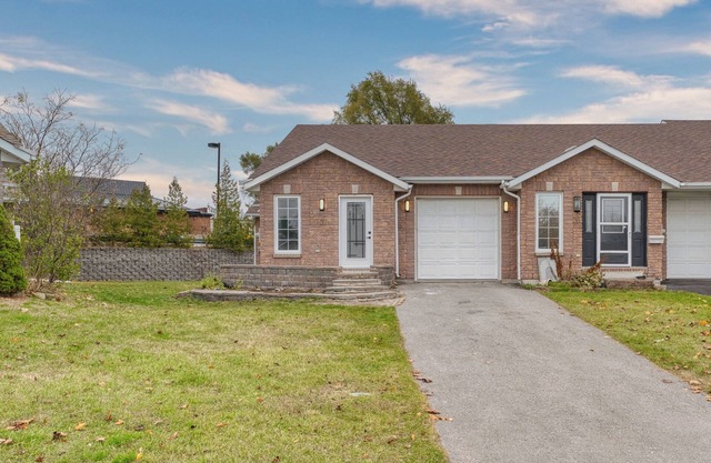 Cozy 2-bedroom townhome in amazing Belleville with AC, WiFi