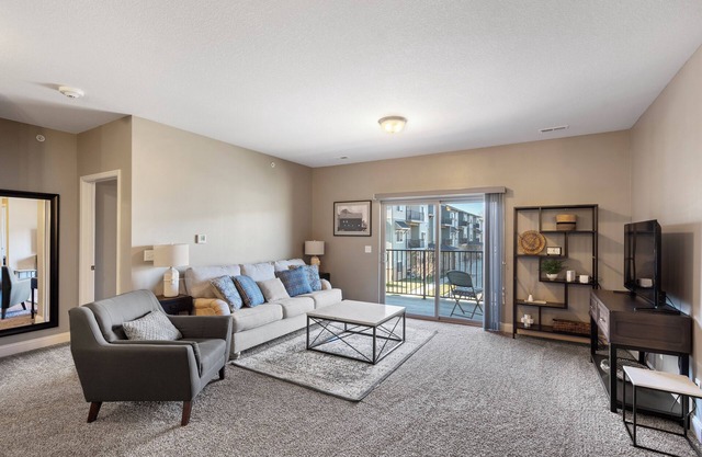 Cozy 2-bedroom apartment in enjoyable West Des Moines with AC, WiFi