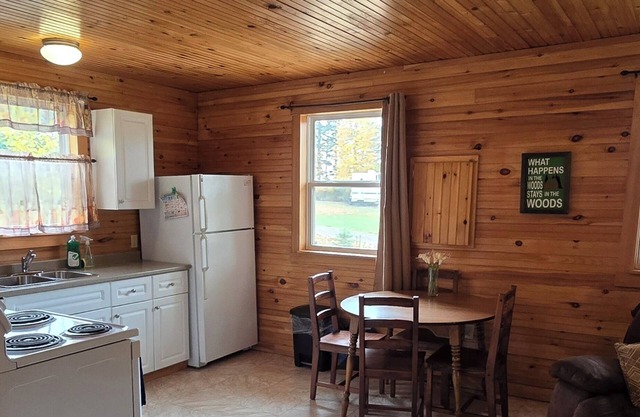 Cozy 2 BR Cottage close to CavendishnInn The Woods Cottages PEI - Cottage 2