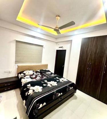 Cozy 2BHK with Balcony & Kitchen