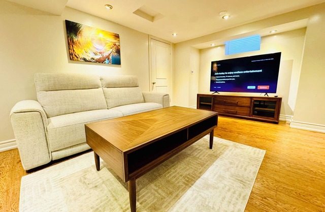 Cozy 2BR Retreat - Comfort & Convenience