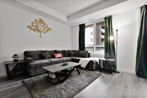 Cozy 2BR Suite Only 8 Mins to The Falls With Sofa Bed And Sleeps 6