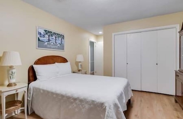 Cozy 3 bed, 2 bath, plus an office space & a pool in midtown