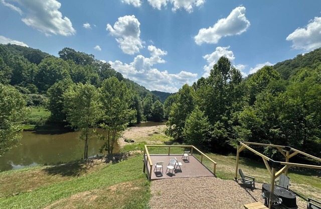 Cozy 3-bedroom cabin in welcoming Grantsville with AC, WiFi