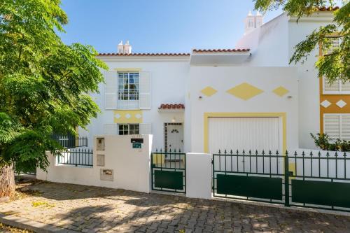 Cozy 3 BDR House Duplex With Patio by LovelyStay
