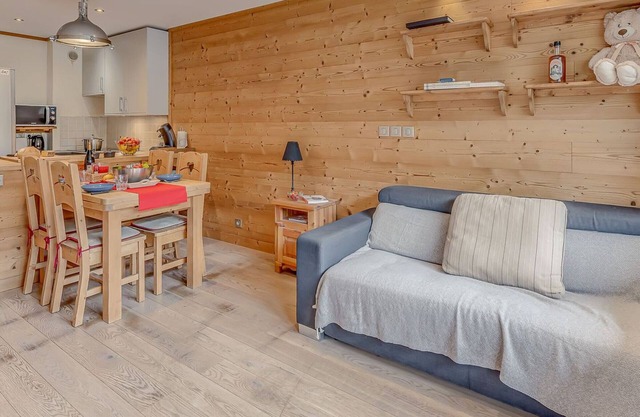 Cozy 3-Room Apt for 6 with Balcony in Tignes - 100m from Ski Lifts
