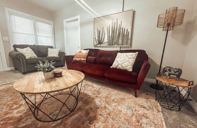 Cozy 3BR Retreat in Little Bohemia: Near Downtown Old Market and Zoo