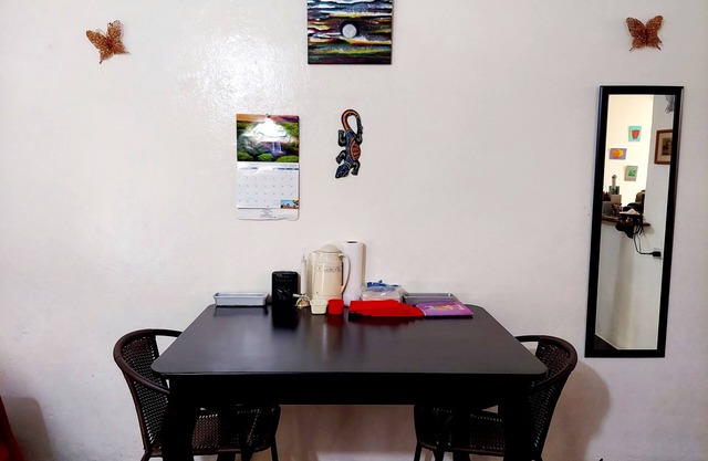 Cozy, 4 mts to walmart, Plaza Mundo, 1 hr to the beach, 35 mts to Lake Ilopango.