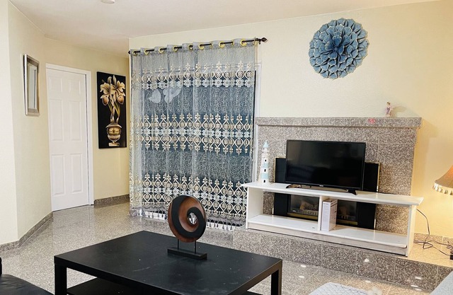 Cozy 4B2B house Silicon central area W/D parking