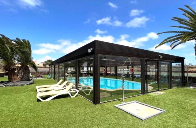 Cozy Accommodation with Pool and Breakfast WIFI