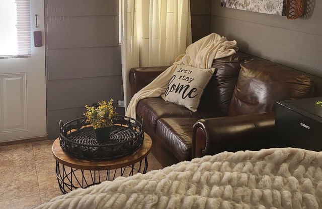 Cozy adorable cabin close to Illinois river