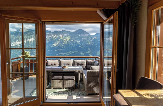 Cozy Alpine Retreat with Private Sauna & Stunning Lake and Mountain Views