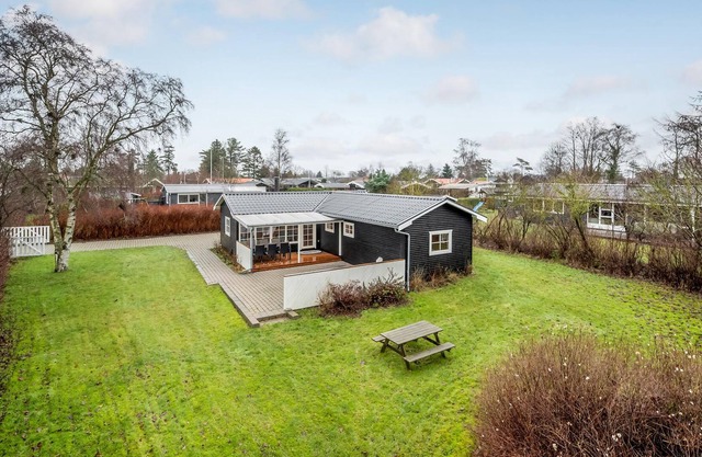 Cozy and beautiful cottage with fireplace in Saksild.