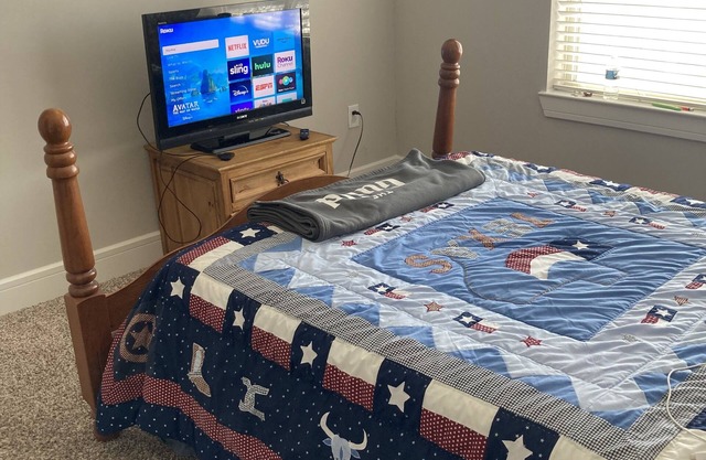 Cozy and convenient location right in the city 🥰 pet friendly