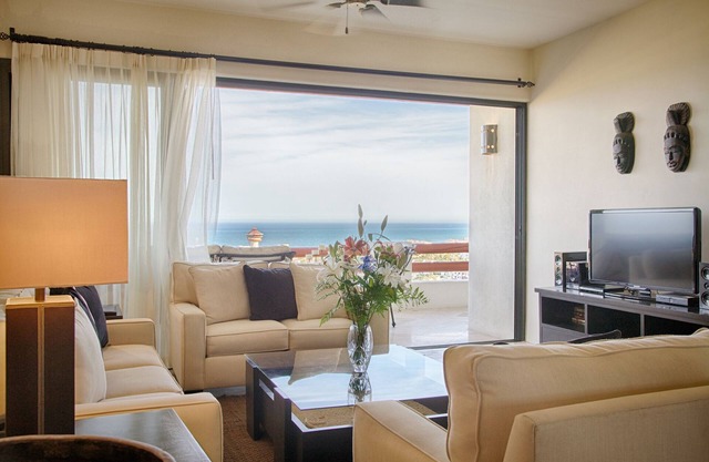 Cozy and Homely Condo With Huge Terrace & Incredible Ocean Views