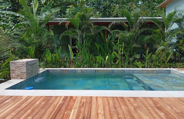 Cozy and private, LaMar bungalow for 3 people, a quiet place near the beach.