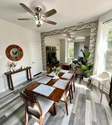 Cozy Apartment 3 BR Near Downtown Parking