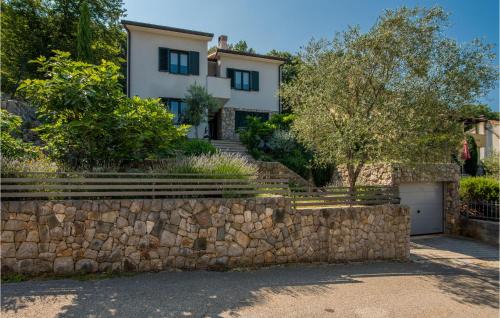 Cozy Apartment In Porozina With Wifi