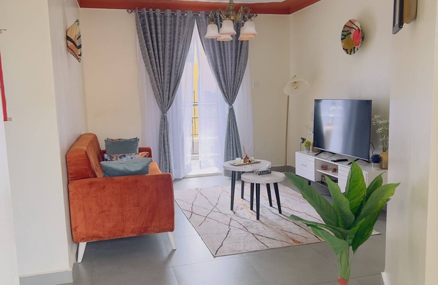 Cozy Apartment Near Acacia Mall, Unlimited WIFI, Netflix, Free Parking 2BRM