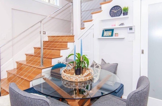 Cozy Apartment | Near T