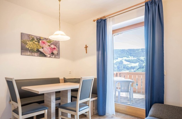 Cozy Apartment Schneeglöckchen with Mountain View, Wi-Fi, Sauna, Terrace & Balcony; Parking Available