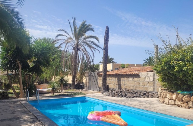 Cozy Apartment Sea Views and Pool, Private Area