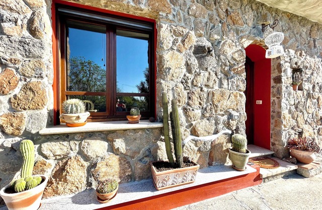 Cozy apartment with Patio.