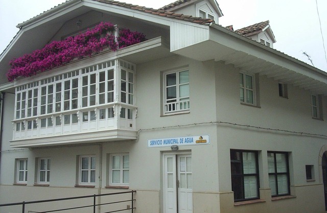 COZY APTMTO 2-4 PAX IN LA BELLA COMILLAS. CENTER. 5 min. FOOT FROM THE BEACH