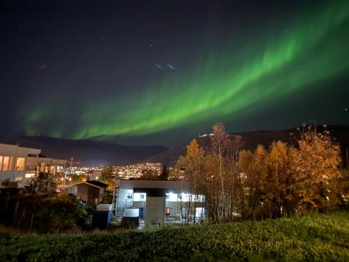 Cozy Aurora View Apartments - Entire 3-Bedroom Fully Furnished Near City Centre