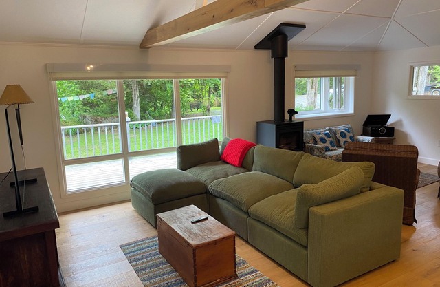 Cozy Autumn Retreat near Kingston