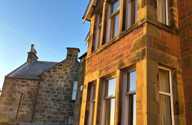 Cozy Beachfront retreat next to great hiking trails