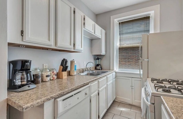 Cozy, Beautiful, Second Floor Unit in Tower Grove STL 2E