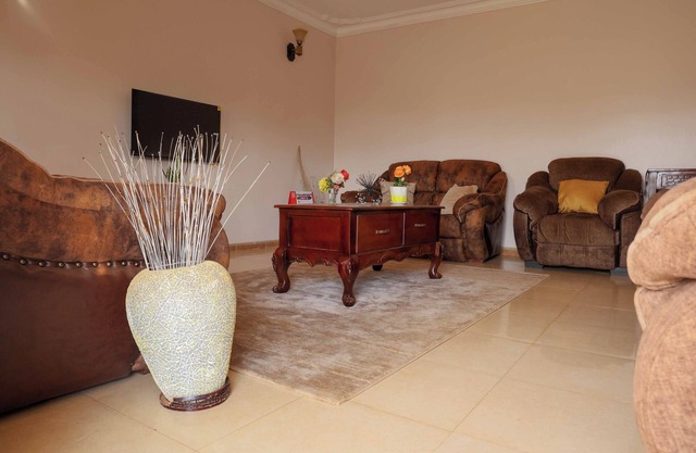 Cozy Bed & Breakfast with Wi-Fi in Kampala