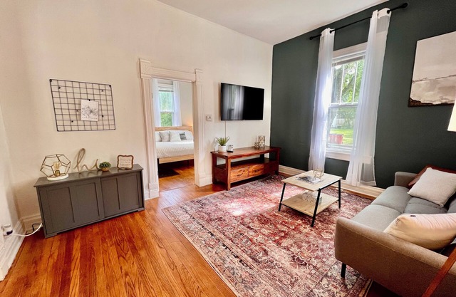 Cozy Bungalow - Close to Campus + Nespresso Coffee Maker!