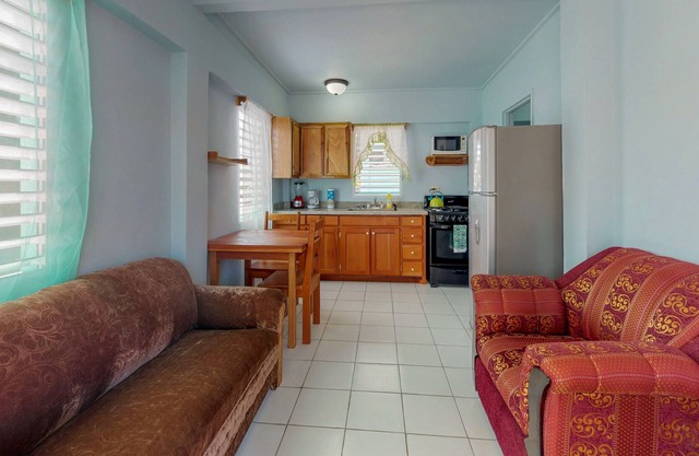 Cozy cabana w/ partial air conditioning & free WiFi - 200 yards from the beach